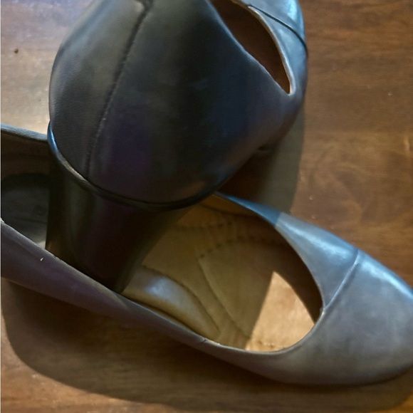 Earth Admiral Blue Leather Women's Heels - Picture 5 of 14